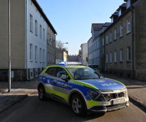 Szczecinek/ Saperzy usunęli pocisk przeciwlotniczy znaleziony w śródmiejskiej kamienicy