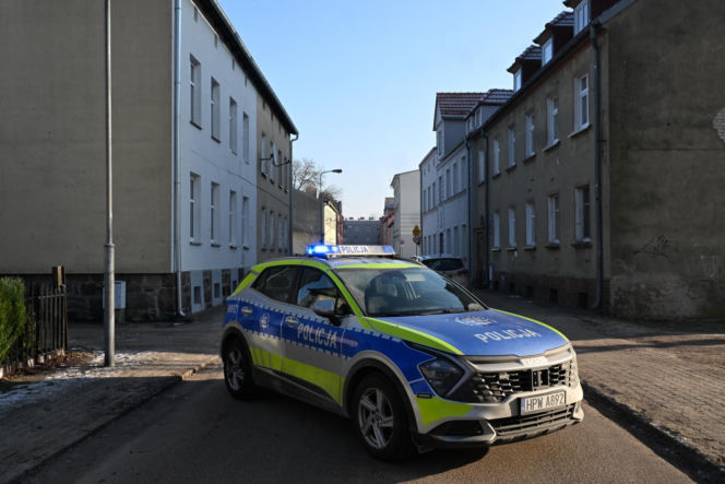 Szczecinek/ Saperzy usunęli pocisk przeciwlotniczy znaleziony w śródmiejskiej kamienicy