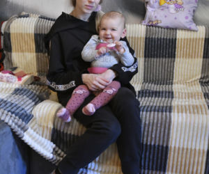 Zostawiłam córkę na wojnie, żeby ratować życie drugiej. Wstrząsająca historia Ireny z Ukrainy