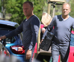 Donald Tusk i tajemnicza przesyłka
