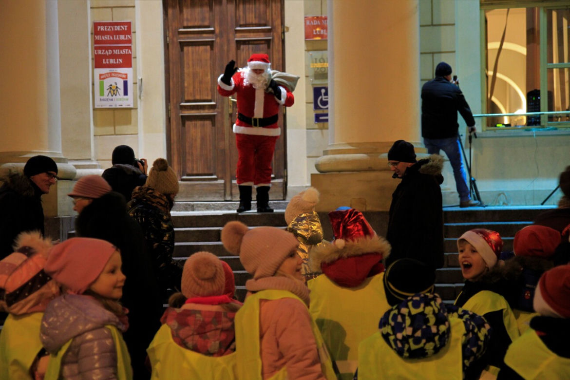 Lublin gotowy na święta! Świąteczne iluminacje już zdobią centrum miasta