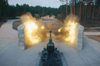 Produkcja amunicji 155 mm w Polsce nabiera tempa. Ponad 180 tysięcy sztuk rocznie z amerykańskim gigantem