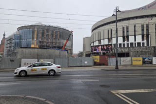 Duże opóźnienie rozbudowy Opery Nova. IV krąg wciąż w budowie