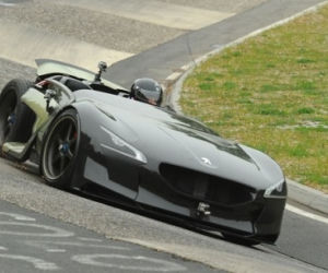 Peugeot EX1, to auto całkowicie elektryczne auto koncepcyjne. Po premierze na Paris Motor Show 2010 przyszedł czas na próbę na torze. 