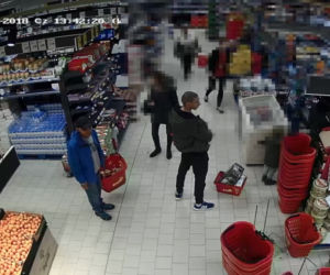 Poszukiwani przez policję za kradzież - rozpoznajesz tych mężczyzn?