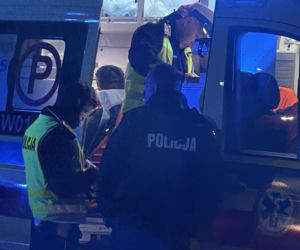 Zwiewał peugeotem przez pół miasta. Policjanci ranni