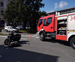 Wypadek w Nowym Sączu! Osobówka zderzyła się ze skuterem