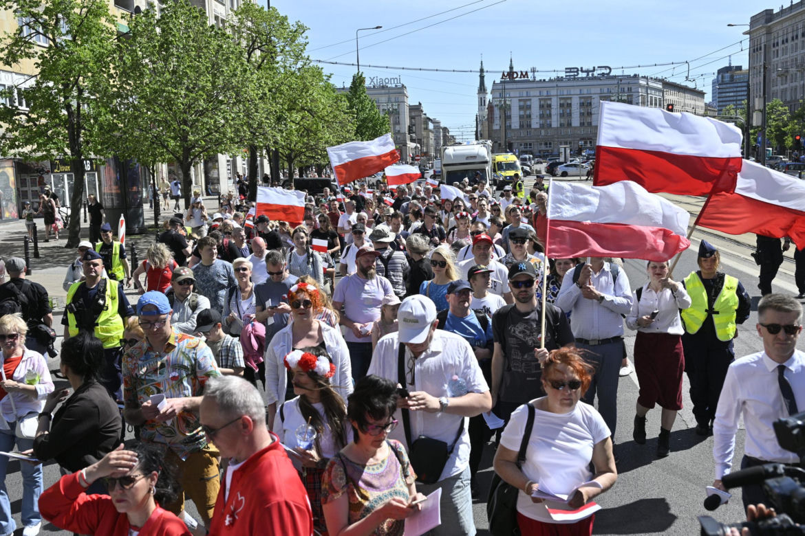 Warszawa.  Marsz Konstytucji 3 Maja