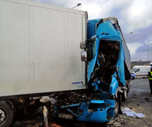 Autostrada A4 w Gliwicach zablokowana po wypadku dwóch ciężarówek. Są potężne utrudnienia