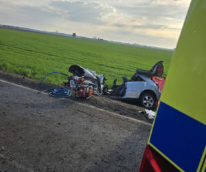 Dwie osoby zginęły w roztrzaskanym Audi. Potworny widok na miejscu