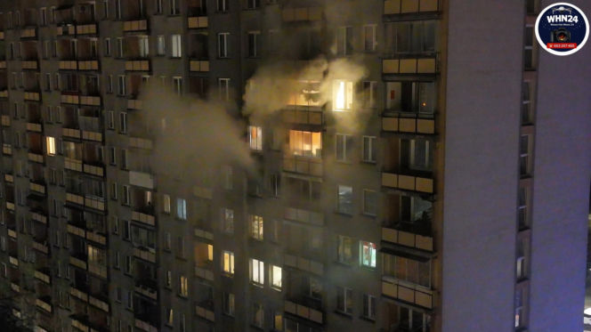 Nocny pożar na szóstym piętrze. Mieszkańcy bloku musieli uciekać przed ogniem