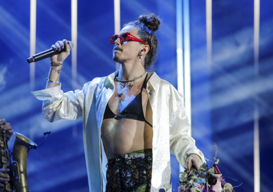 Michał Szpak w odważnym stroju