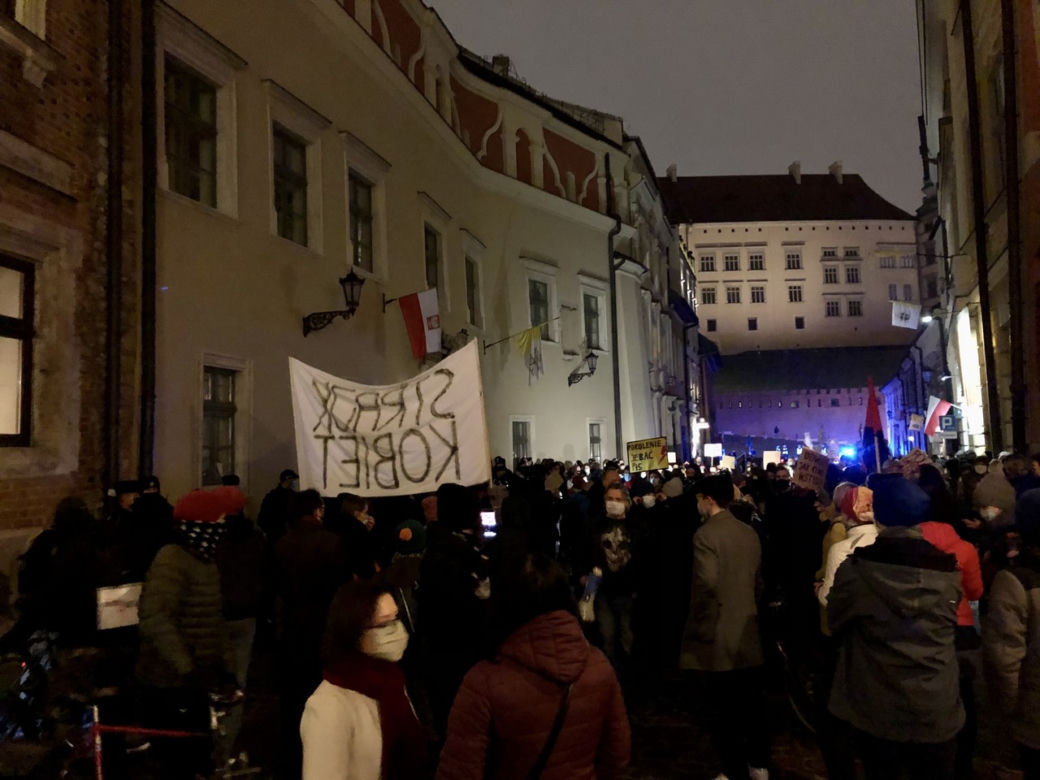Protest przeciwko kardynałowi Stanisławowi Dziwiszowi w Krakowie