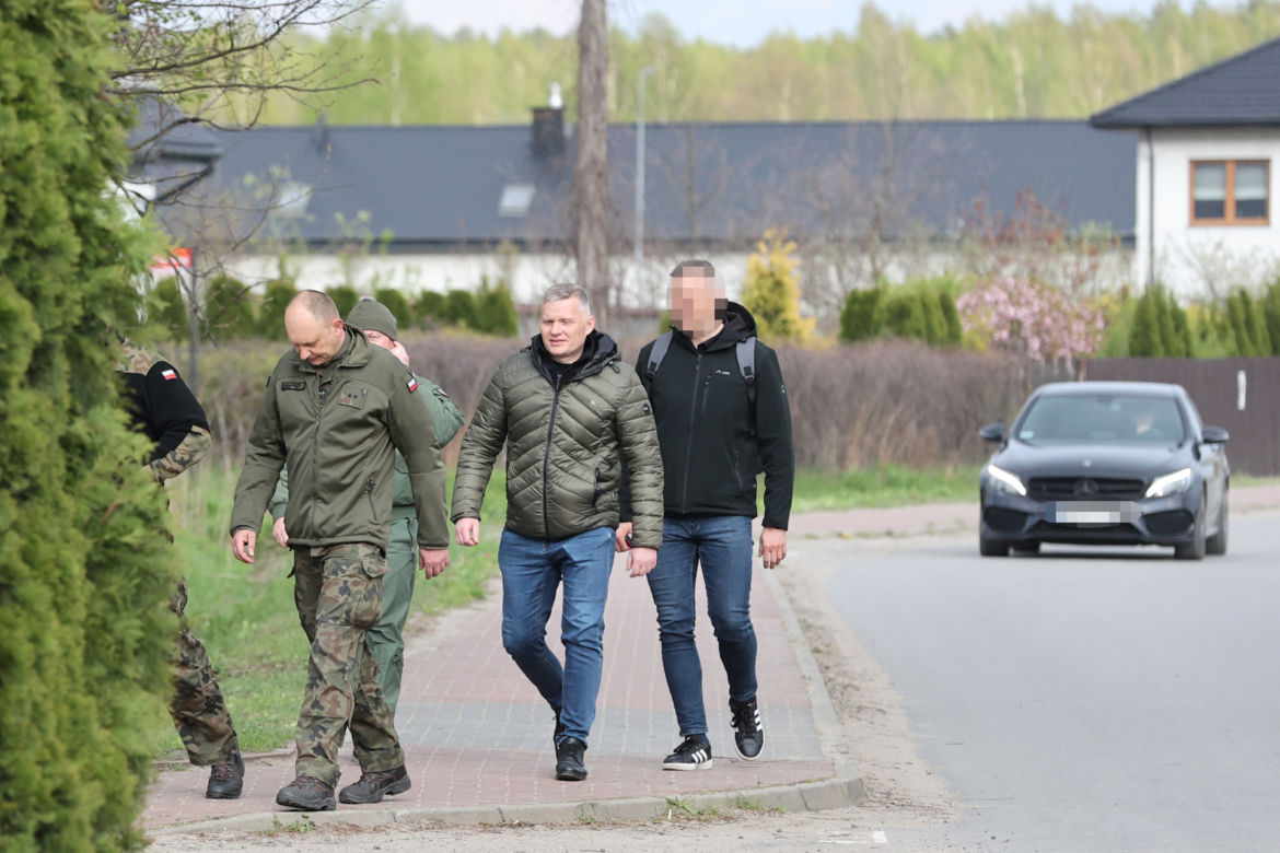 Usłyszałam huk, potem była głucha cisza". Wstrząsająca relacja z wypadku samolotów nad Radomiem