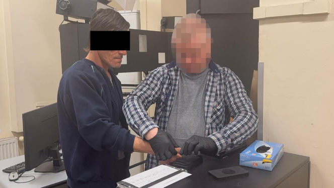 Skatował 20-latka na oczach kamer. Policja pokazała, co stało się w centrum Warszawy