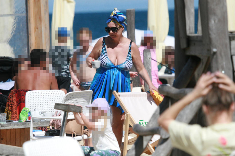 Justyna Sieńczyłło na plaży