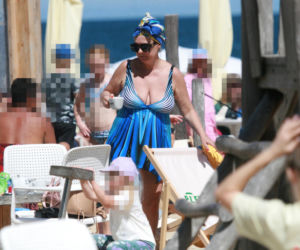 Justyna Sieńczyłło na plaży