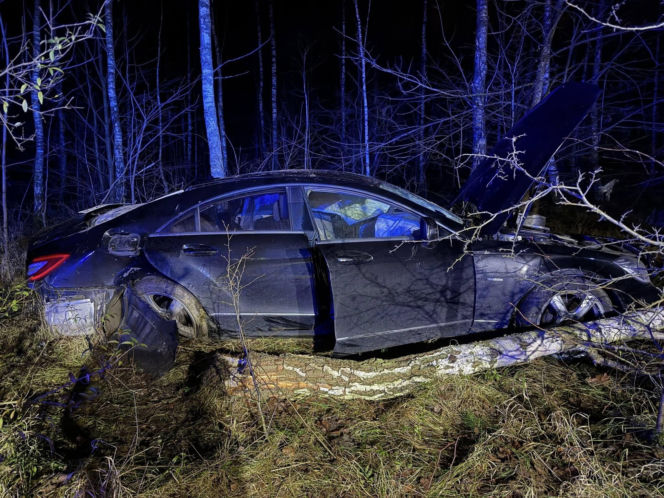 Młody kierowca mercedesa spowodował wypadek. Dwie osoby w szpitalu!