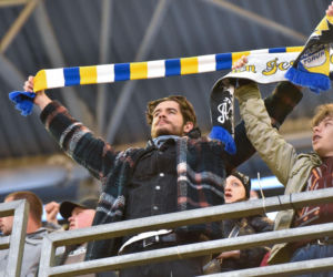 PRES Grupa Dewloperska Toruń - Abramczyk Polonia Bydgoszcz, zdjęcia kibiców i zawodników z pożegnania Adriana Miedzińskiego