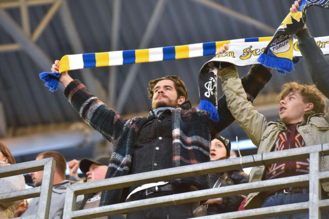 PRES Grupa Dewloperska Toruń - Abramczyk Polonia Bydgoszcz, zdjęcia kibiców i zawodników z pożegnania Adriana Miedzińskiego