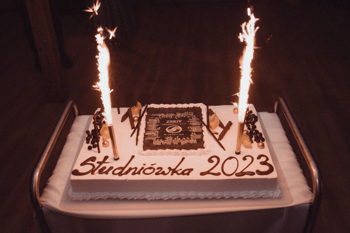 Studniówka Zespołu Szkół Elektronicznych i Telekomunikacyjnych w Olsztynie. Tak się bawili! [ZDJĘCIA]