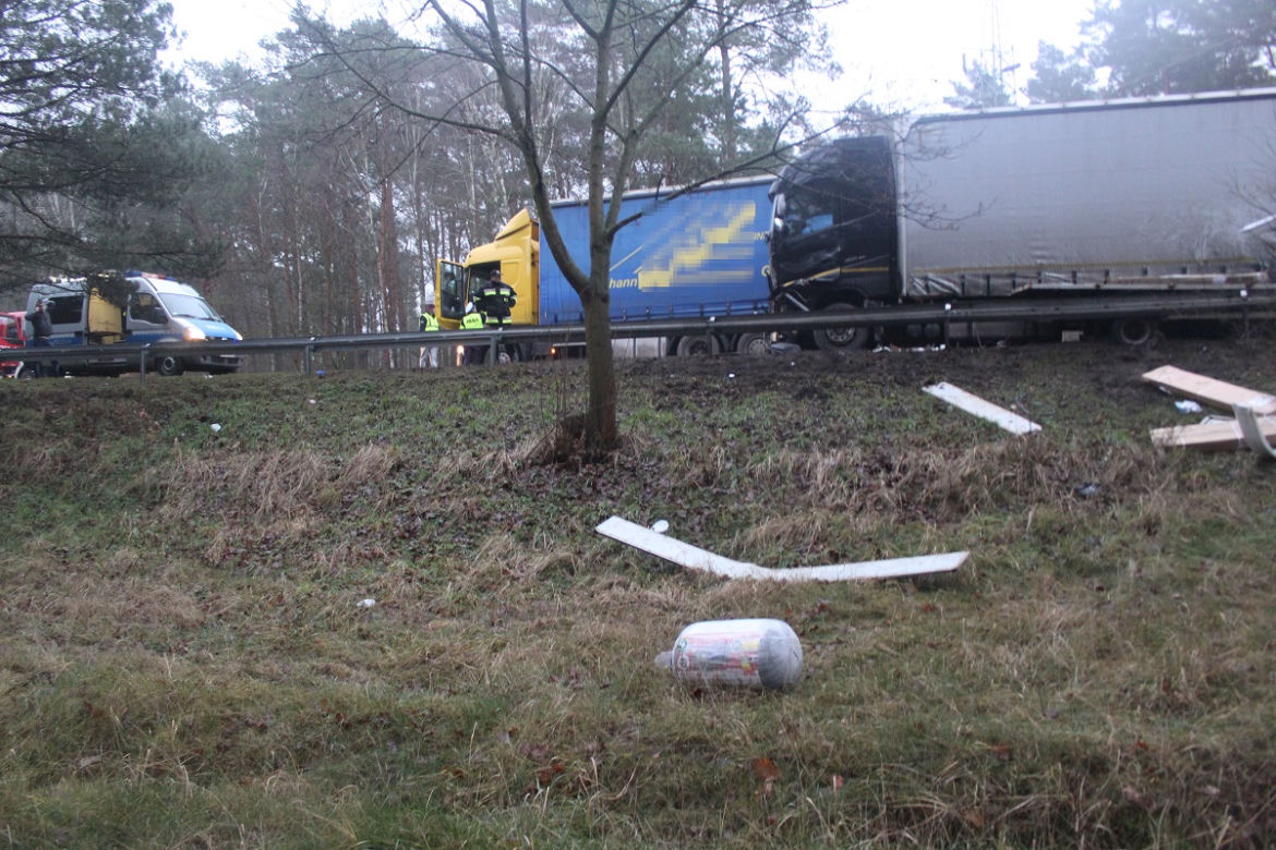Drogowy armagedon niedaleko Włocławka! Trzy osoby w szpitalu! [ZDJĘCIA]