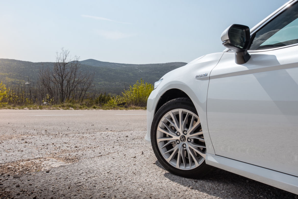 Toyota Camry 2.5 Hybrid Dynamic Force 218 KM e-CVT Executive
