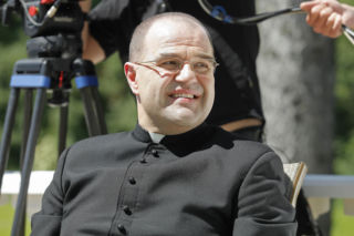 Zborowski i Żak żartują w temacie Rancza. Serialowi biskupi rozbawili fanów