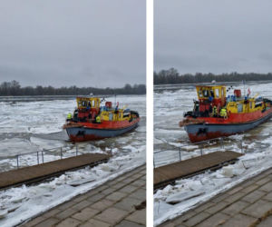 Lodołamacze na Wiśle w Toruniu. Trwa akcja kruszenia lodu