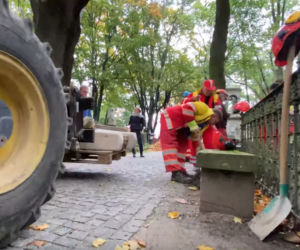 Tramwajarze weszli na Powązki. Co oni tam robili?