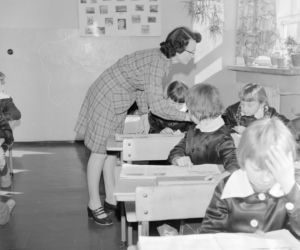Zobacz, jak kiedyś wyglądały lekcje! (rok 1973)