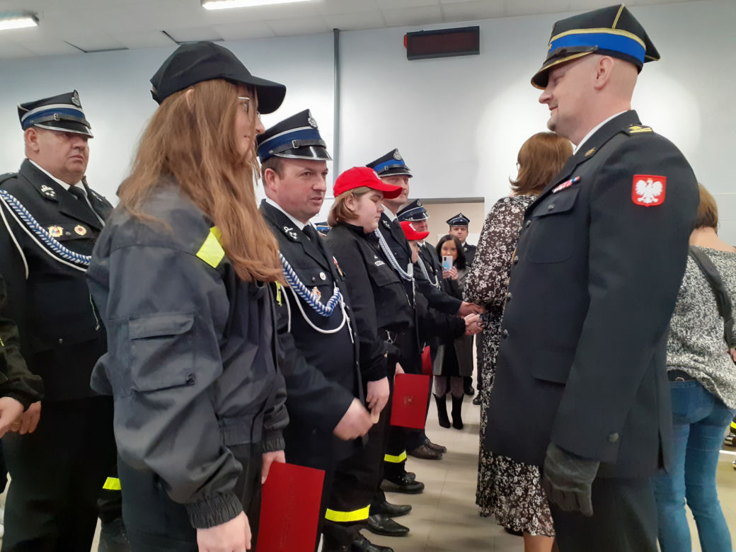 Przekazanie promes dla młodzieżowych drużyn strażaków ochotników w KM PSP w Siedlcach