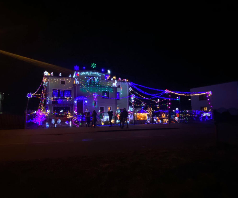 Iluminacja świąteczna Pana Tadeusza w Zelowie 