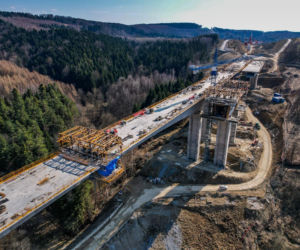 Najwyższa estakada w Polsce powstaje na S19 Babica Jawornik. Na plac budowy prowadzą serpentyny