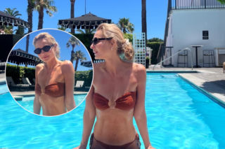 Socha z sześciopakiem. Wynurzyła się z wody, a wzrok sam powędrował w stronę jej brzucha