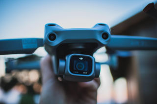 Dron z materiałem wybuchowym na lotnisku. Niemiecki MSWiA wskazuje na nowe zagrożenie 