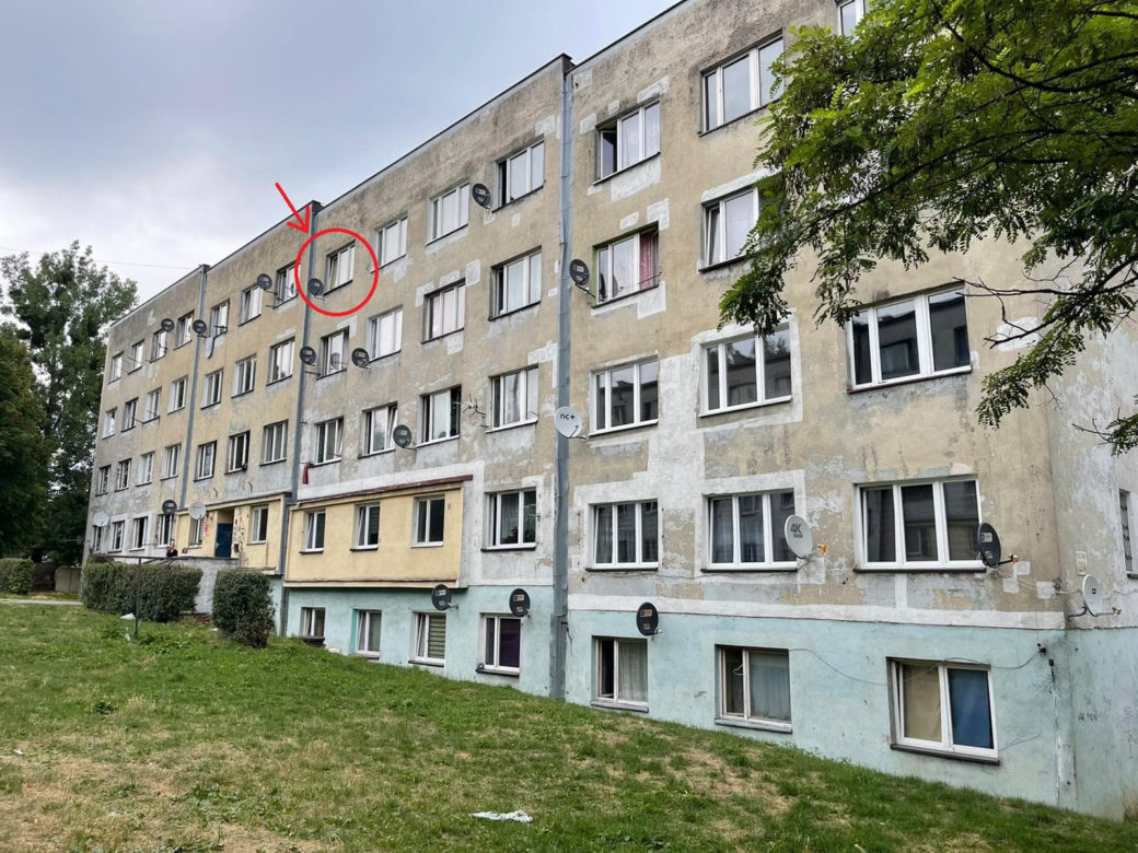  Jastrzębie-Zdrój. 3-latek wypadł z okna! Ojciec i jego partnerka byli pijani?!