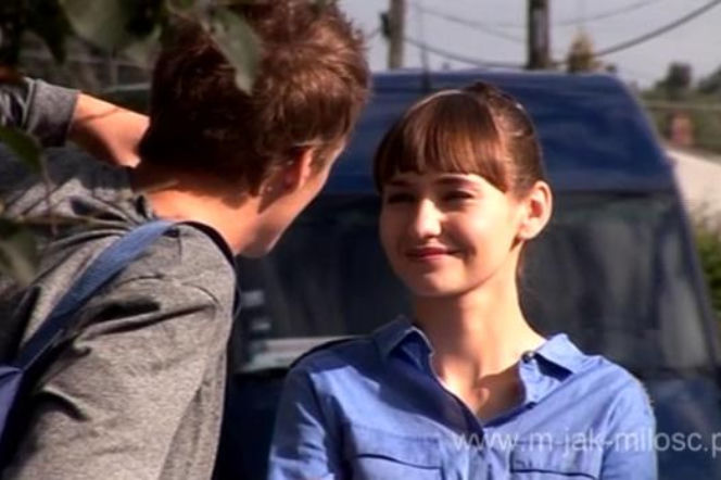 M jak miłość. Marcin Chodakowski (Mikołaj Roznerski), Janka (Joanna Osyda)