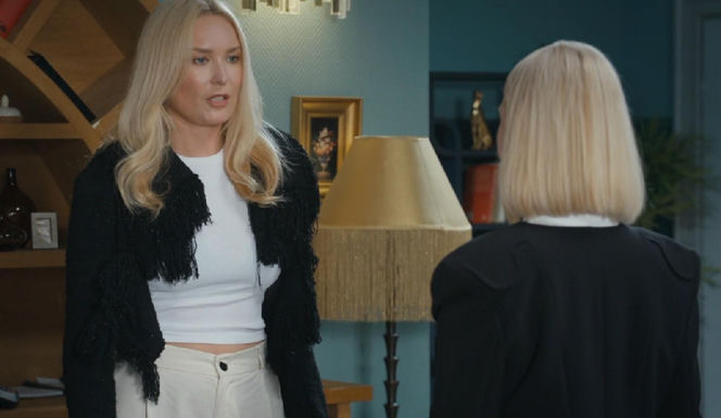 Barwy szczęścia, odcinek 3259. Karolina (Marta Dąbrowska), Helena (Renata Spinek)