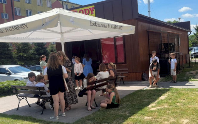 "Każdy powinien być doceniony za ciężką pracę". Szczebrzeszyn nagradza uczniów. Za czerwony pasek czekają darmowe lody