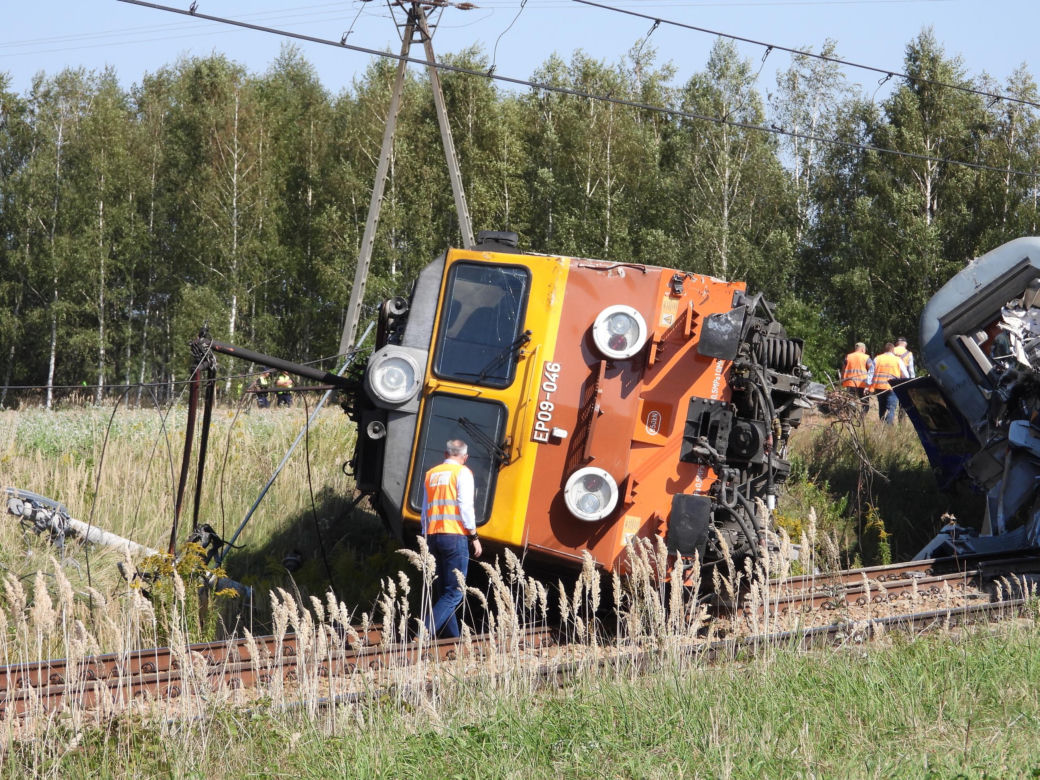 Wstrząsające zdjęcia z katastrofy kolejowej na Mazowszu