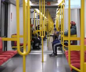 Koniec ze spaniem na siedzeniach w komunikacji miejskiej. Radni przegłosowali uchwałę