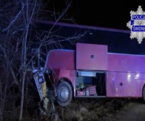 Czołowe zderzenie audi z autobusem. Tragiczny wypadek na drodze pod Lublinem