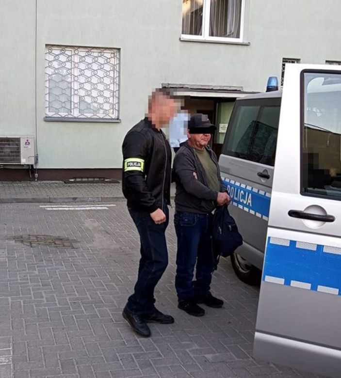 Gang okrutnych złomiarzy napadł na staruszkę