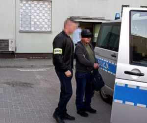 Gang okrutnych złomiarzy napadł na staruszkę