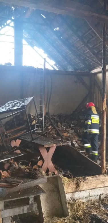 Gaboń. Piorun uderzył w dach budynku! Doszło do pożaru