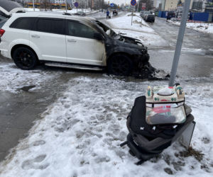 Uciekła z dzieckiem z auta w ogniu
