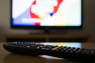 Burza wokół reklamy piwa z Karolakiem. KRRiT podjęła ważną decyzję?