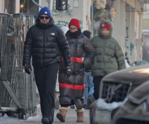 Tomasz Karolak  i Viola Kołakowska na spacerze