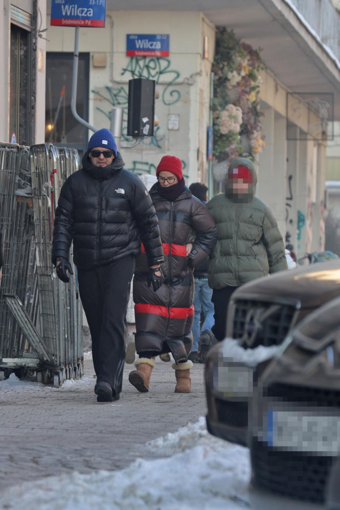 Tomasz Karolak  i Viola Kołakowska na spacerze
